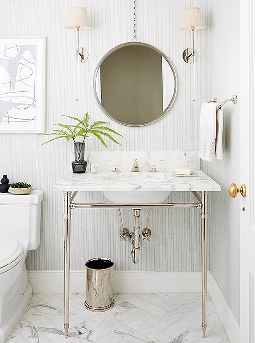 Round mirrors are an ideal counterpoint to the straight lines and right angles that dominate so many rooms. Photo by Manuel Rodriguez.
